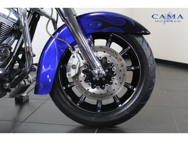 Harley-Davidson FLHTCUSE6 CVO Ultra Classic Electra Glide