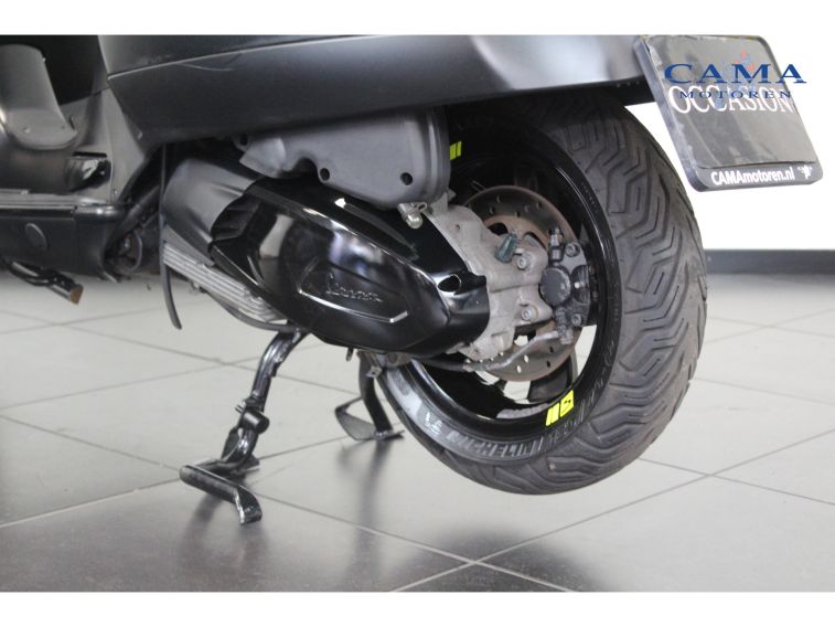 Vespa GTS 300